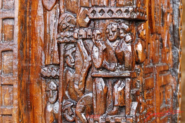 086 Saint-Michel de NKEMBO 2 Poteau Sculpte avec Scene Biblique 20E80DIMG_201228145999_DxOwtmk 150k.jpg