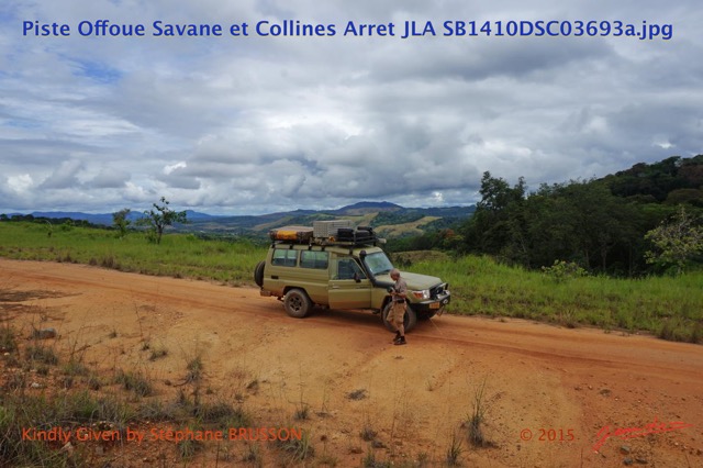 042 Piste Offoue Savane et Collines Arret JLA SB1410DSC03693awtmk.JPG