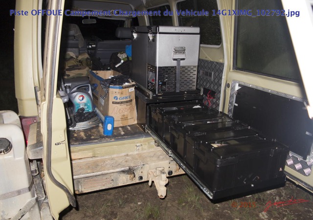 148 Piste OFFOUE Campement Chargement du Vehicule 14G1XIMG_102792wtmk.JPG