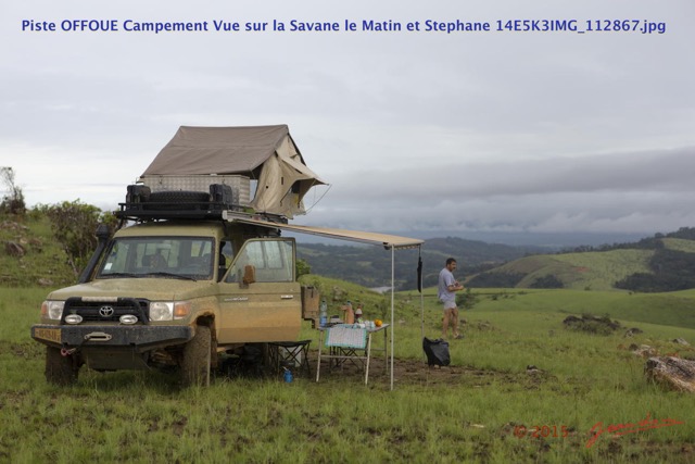 175 Piste OFFOUE Campement Vue sur la Savane le Matin et Stephane 14E5K3IMG_112867wtmk.JPG