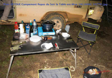 Piste-OFFOUE-Campement-Repas-du-Soir-la-Table-est-Mise-14G1XIMG_102791wtmk-web