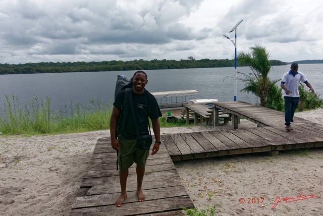161 LOANGO 3 Campement Loango Sud Marche Retour au Debarcadere et Patrick notre Guide 16RX104DSC_1000643_DxOwtmk.jpg