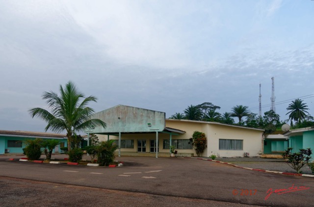 043 LOANGO 3 Franceville-Lambarene Makokou Hotel Belinga Entree 16RX104DSC_1000491_DxOwtmk.jpg