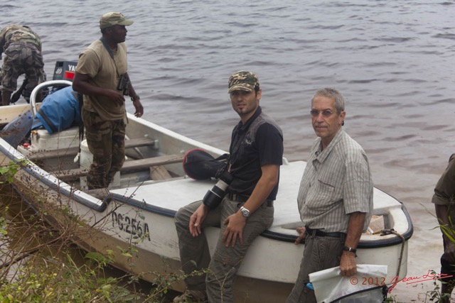 006 LOANGO Riviere Rembo Ngove Depart en Pirogue avec Julien et JLA 12E5K2IMG_78457wtmk.jpg