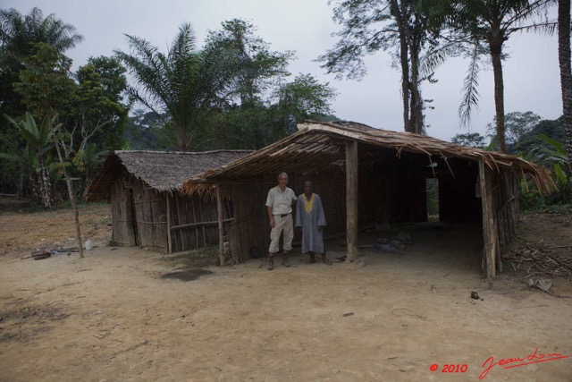 138 MOUKALABA Chaillu Village Boutoumbi Corps de Garde et JLA 10E5K2IMG_63608wtmk.jpg