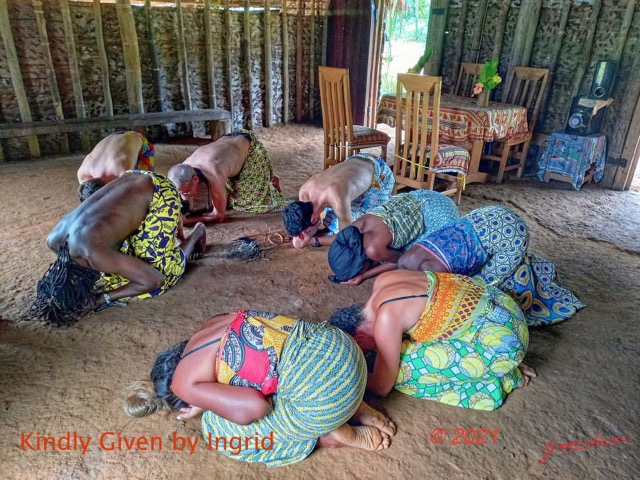032 Village Traditionnel Mboka a Nzambe 02 Salle Entree Priere de Bienvenue IMG_Ingrid_20210522_130459_DxOwtmk 150k.jpg