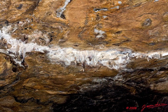 070 LEKABI Grotte Plafond avec Fissures et Ecoulement Eau 8EIMG_26788wtmk.jpg