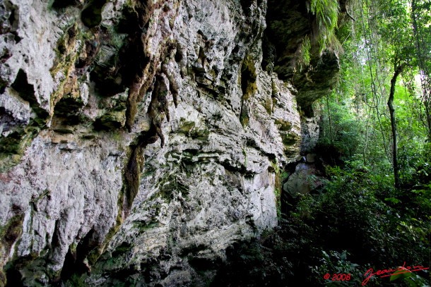 110 LEKABI Grotte Entree Falaise et Stalactites 8EIMG_26793wtmk.jpg