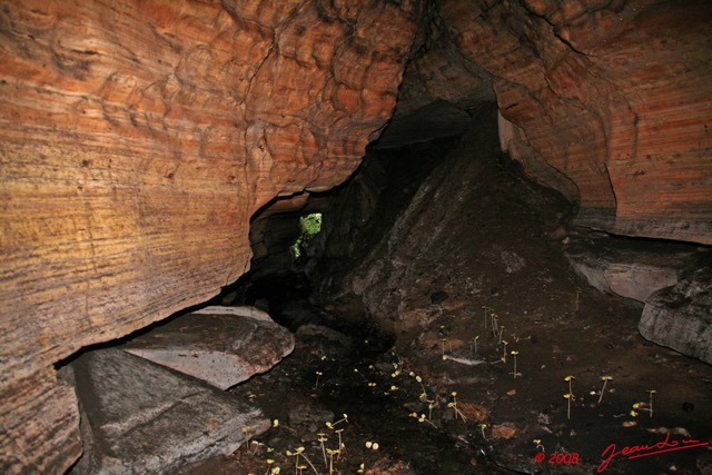 039 Grotte LIHOUMA Tunnel vers Entree 8EIMG_18936WTMK.JPG