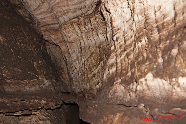 061 Grotte de MBENGA Paroi et Strates 10E5K2IMG_63987wtmk.jpg