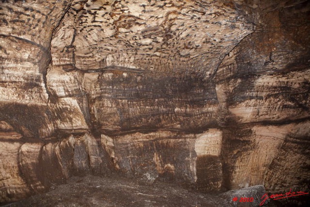 073 Grotte de MBENGA Paroi et Strates 10E5K2IMG_64027wtmk.jpg