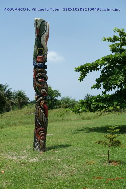 026 AKOUANGO le Village le Totem 15RX103DSC100491awtmk.jpg