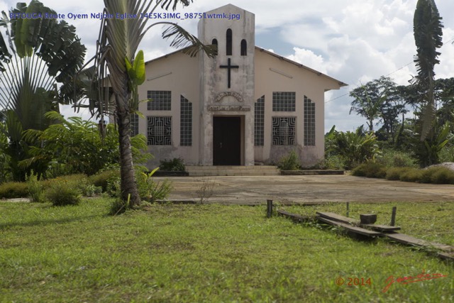 016 BITOUGA Route Oyem Ndjole Eglise 14E5K3IMG_98751wtmk.jpg