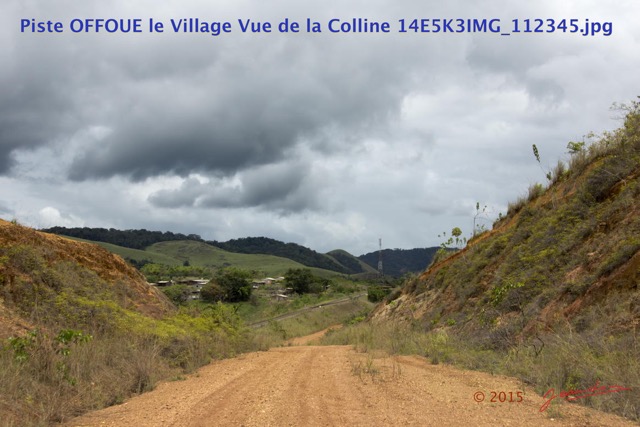 037 Piste OFFOUE le Village Vue de la Colline 14E5K3IMG_112345wtmk.JPG
