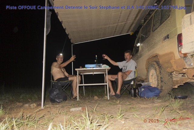 150 Piste OFFOUE Campement Detente le Soir Stephane et JLA 14G1XIMG_102798wtmk.JPG