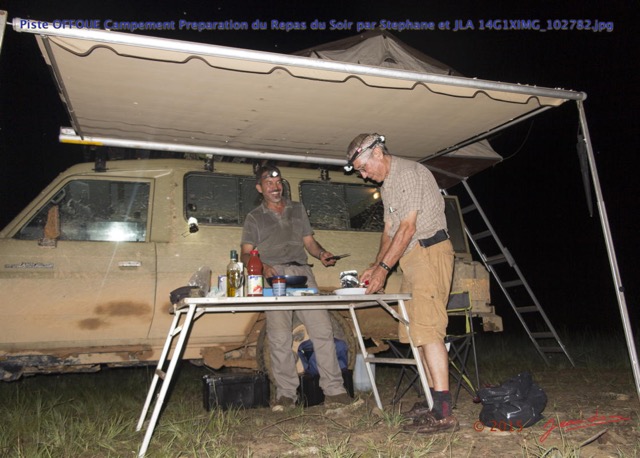155 Piste OFFOUE Campement Preparation du Repas du Soir par Stephane et JLA 14G1XIMG_102782wtmk.JPG