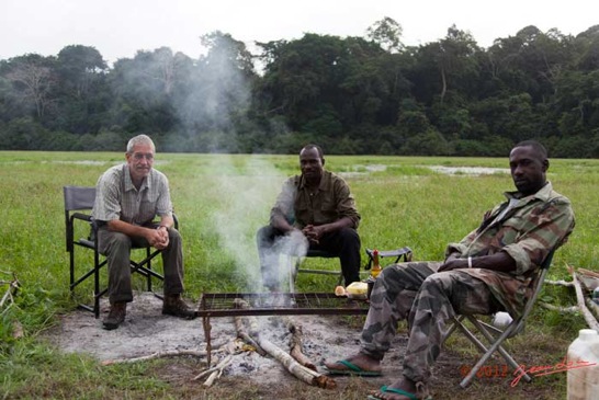 LOANGO-Inyoungou-le-Campement-le-Matin-JLA-avec-Georges-et-Paul-12E5K2IMG_79104wtmk-Web