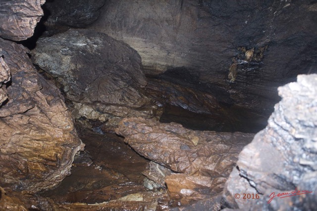 056 LIPOPA 1 la Grotte Passage avec Riviere 16E5K3IMG_120263wtmk.jpg