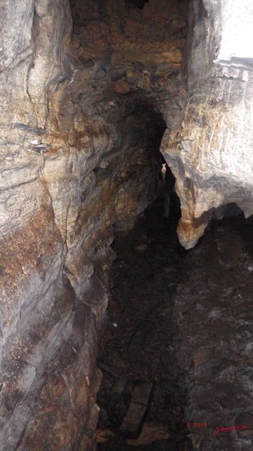062 LIPOPA 1 la Grotte Tunnel de Passage 16WG3IMG_P100015awtmk.jpg