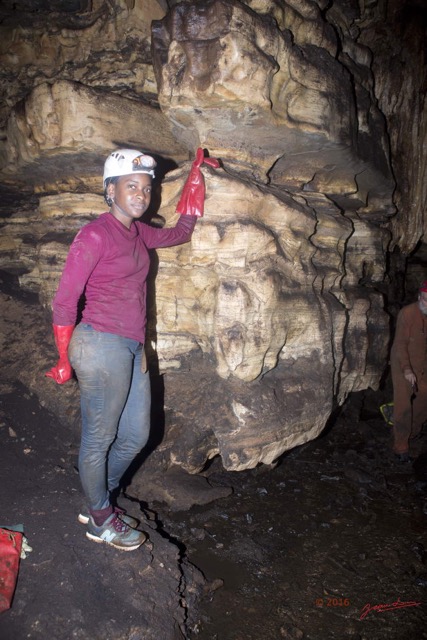 085 MISSIE la Grotte Tunnel de Passage avec Julie 16E5K3IMG_120416wtmk.jpg