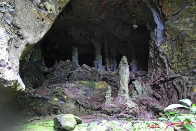 038 Grotte KESSIPOGHOU MBera 2 Stalacmites 8EIMG_18684WTMK.JPG