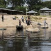 045 MINKEBE Riviere WA sur le Fleuve Ivindo Vente de Sable au Debarcadere de Makokou 13E5K3IMG_91854wtmk.jpg