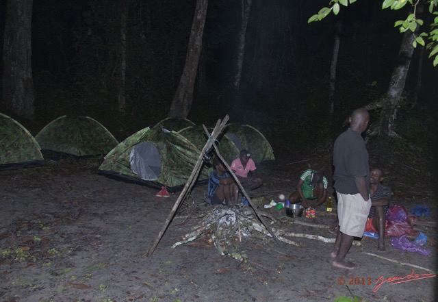 133 MINKEBE Riviere WA Campement 1 les Tentes des Pisteurs 13E5K3IMG_92080wtmk.jpg